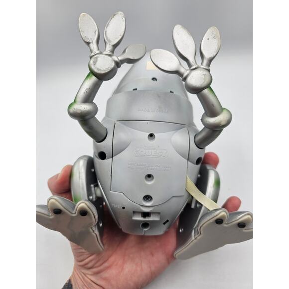 Vintage 1990s Manley Toy Quest Animated Plastic Frog Silver Green Sensor - Picture 4 of 4